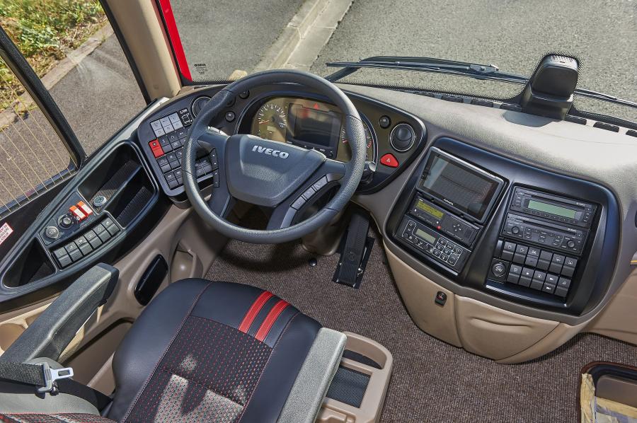 Панель приборов Iveco Magelys Pro Lounge 2017 года  (фото 10 из 12)